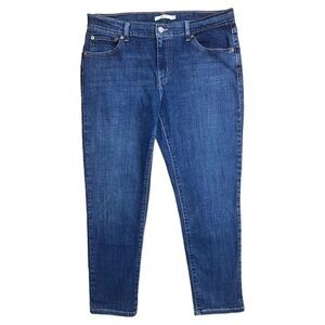 Levi’s Women’s Medium Wash Boyfriend Fit Jeans Size 31